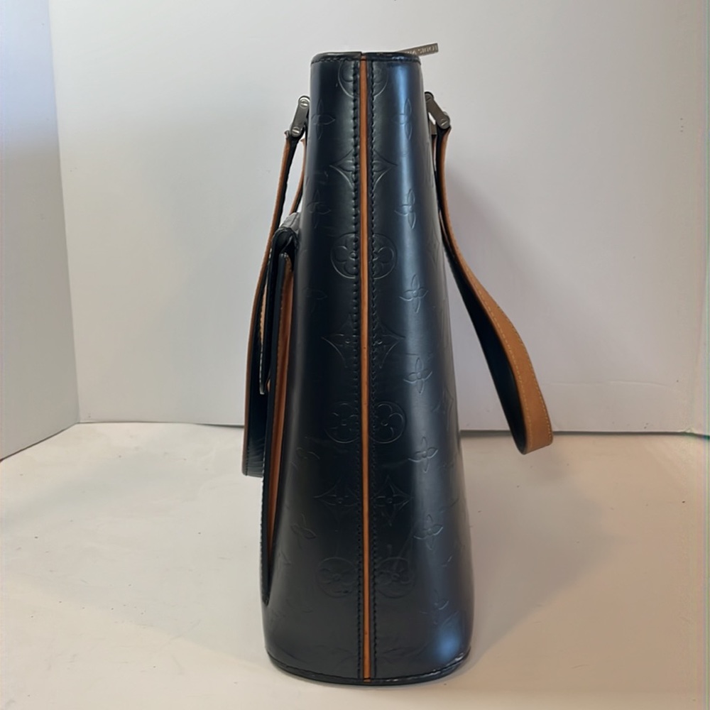 Louis Vuitton Matt Black Leather Stockton Bag LV Signature Embossed,2Flap pocket - Picture 12 of 14